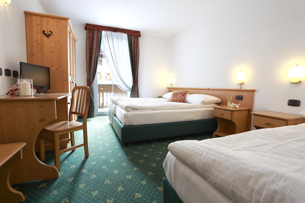 Alp Hotel Dolomiti 디마로 외부 사진