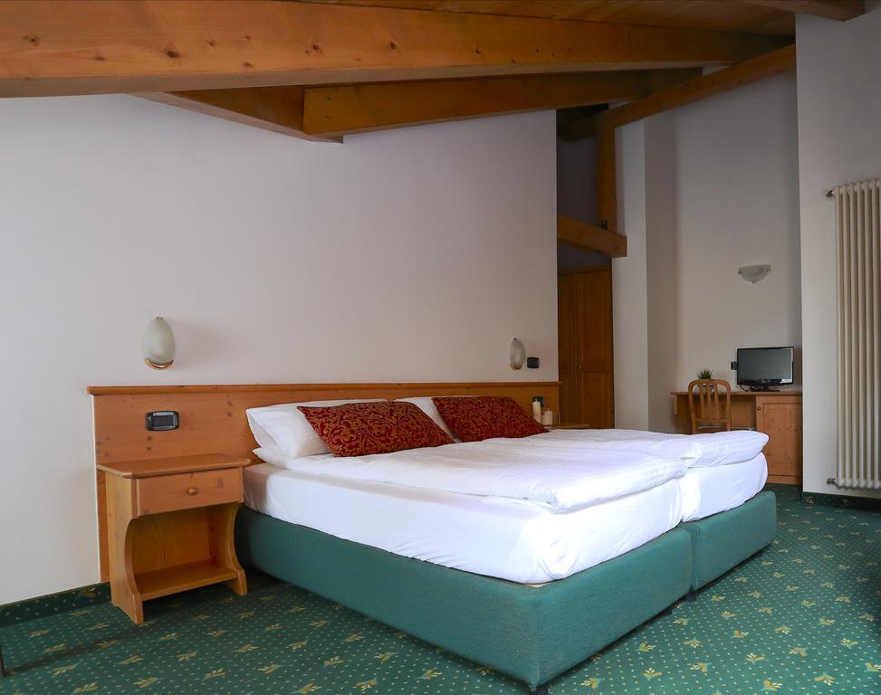 Alp Hotel Dolomiti 디마로 외부 사진