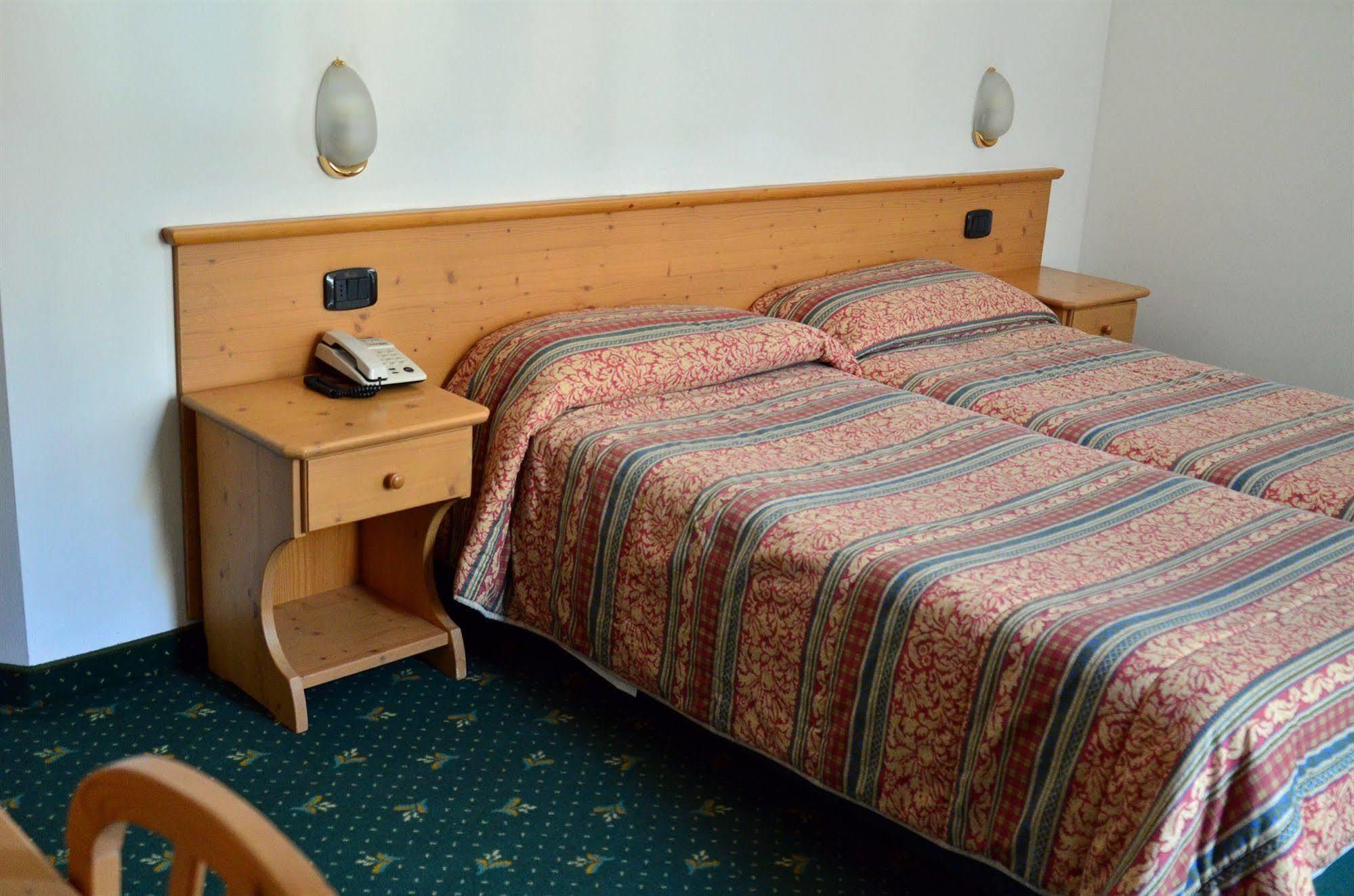 Alp Hotel Dolomiti 디마로 외부 사진