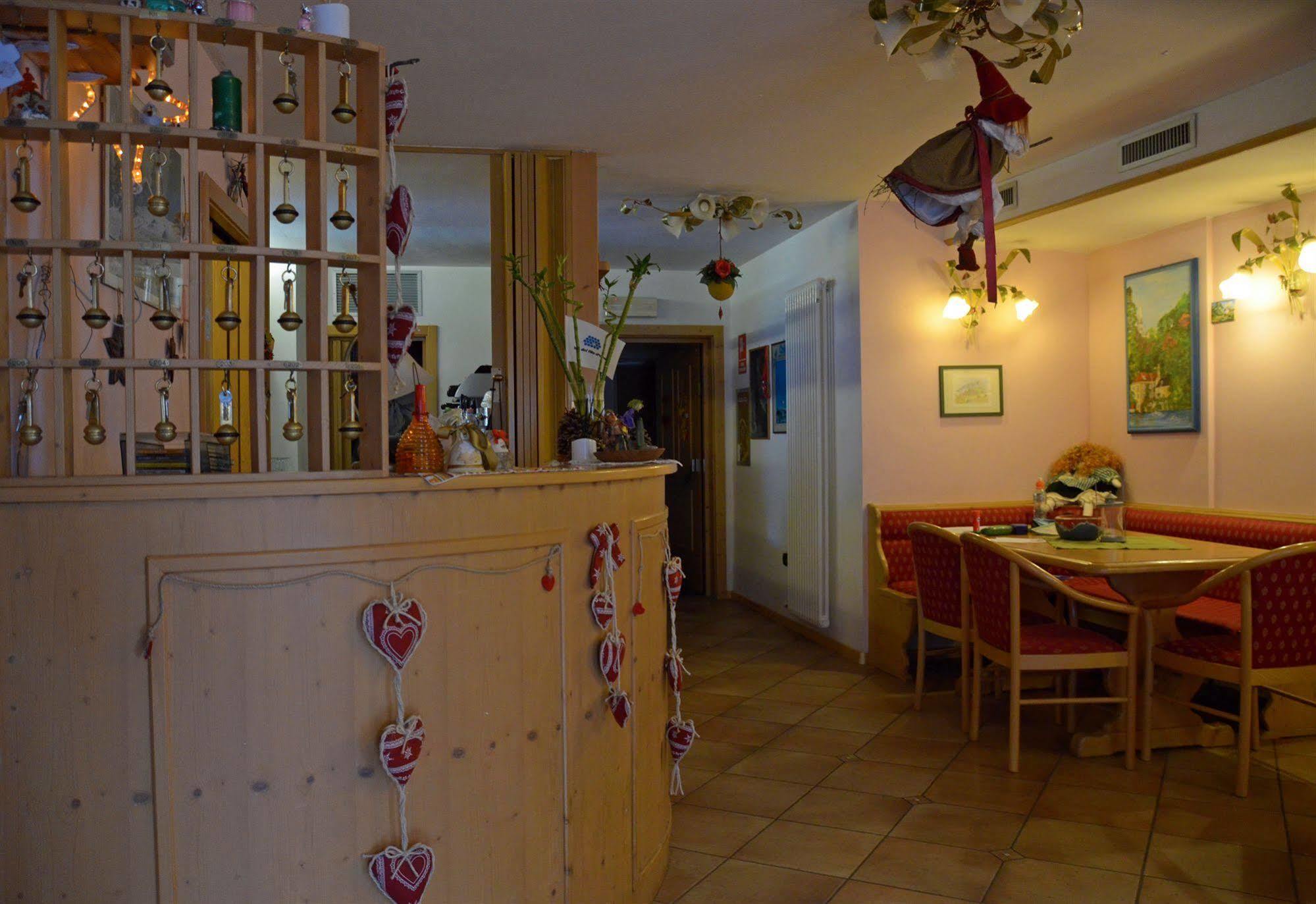 Alp Hotel Dolomiti 디마로 외부 사진